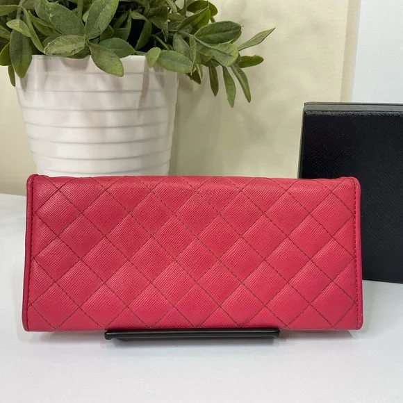 SOLD Prada Authentic Saffiano Fuchsia Quilted Wallet - Picture 2 of 13